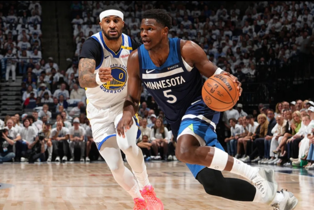 TheShy迎来三赛季出色发挥，湖人观众热烈欢呼！