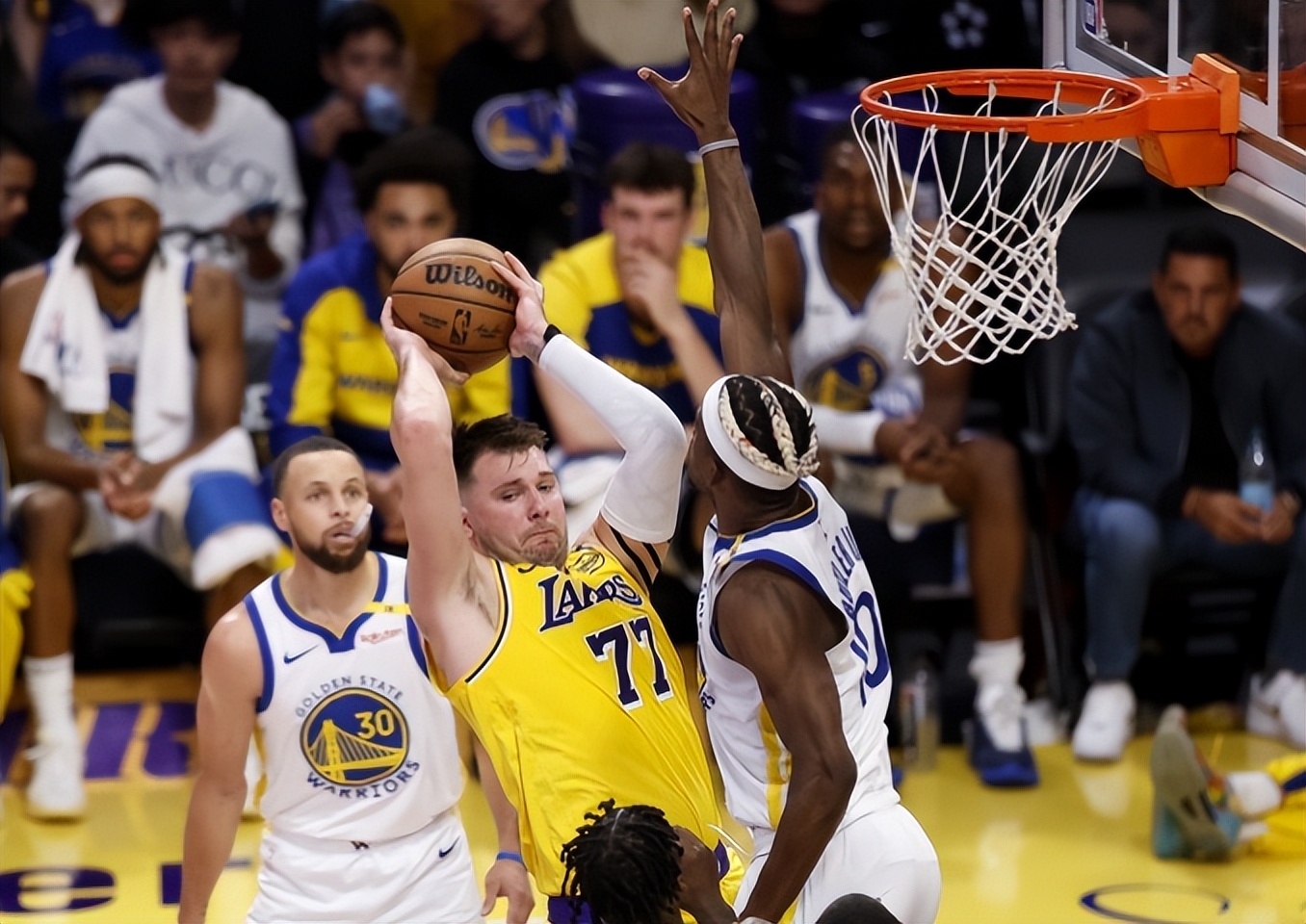 东契奇巅峰对决，巴特勒与70激战勇士分钟，势不可挡胜负难料！的简单介绍